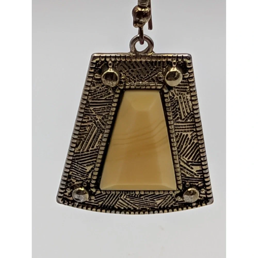 Unsigned Vintage Style Silver Tone Cream Marbled Geometric Trapezoid Earrings